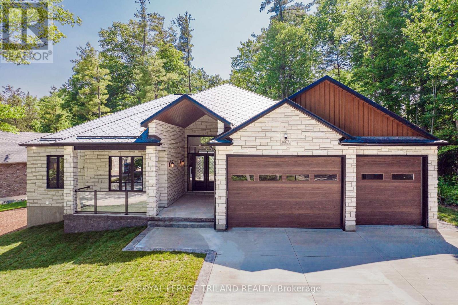 10175 Merrywood Drive, Lambton Shores, Ontario  N0M 1T0 - Photo 39 - X12681430