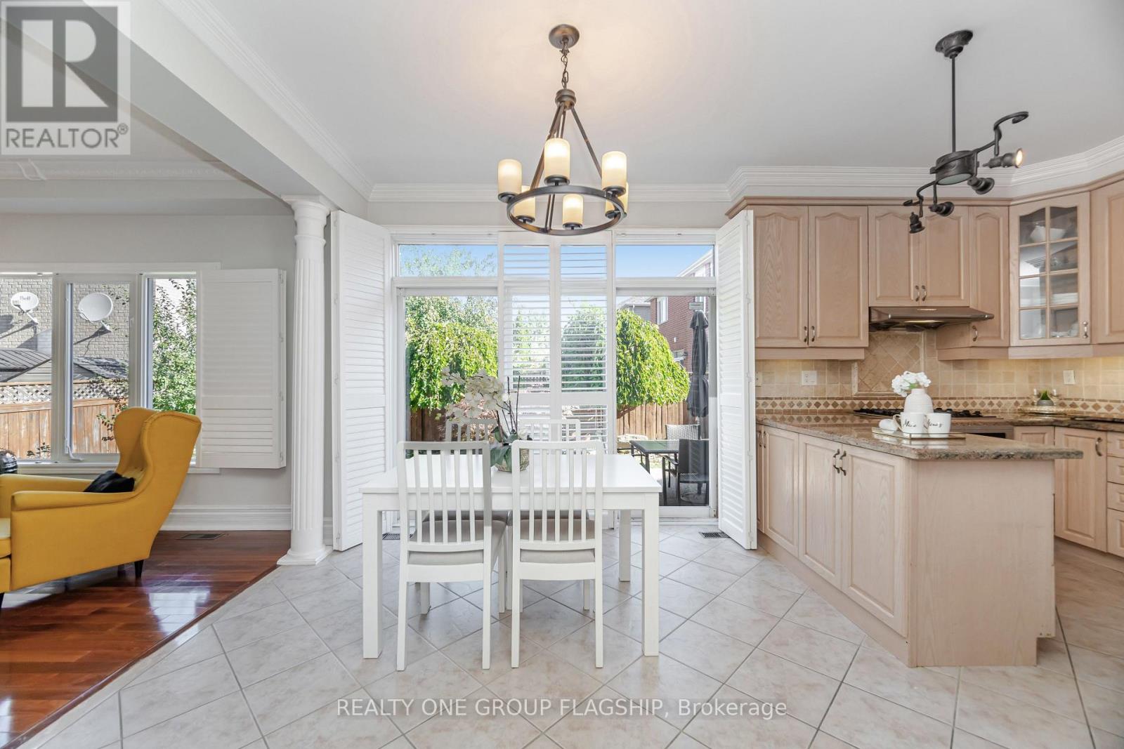 5871 Long Valley Road E, Mississauga, Ontario  L5M 6J5 - Photo 16 - W12586100