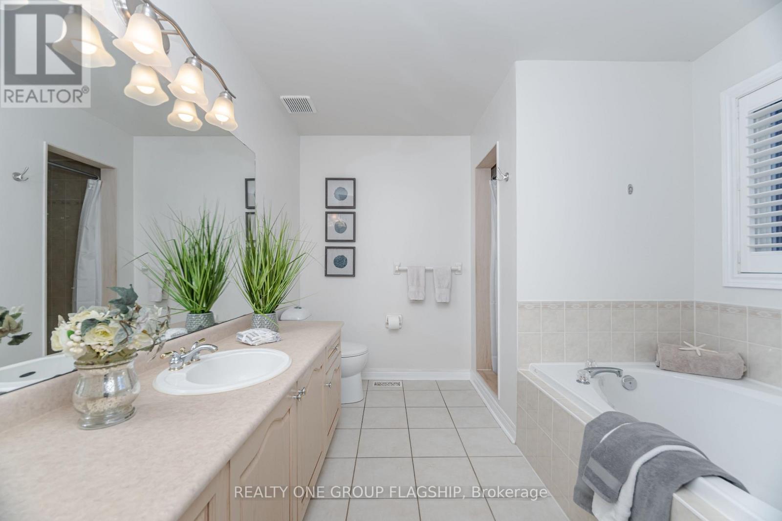 5871 Long Valley Road E, Mississauga, Ontario  L5M 6J5 - Photo 32 - W12586100