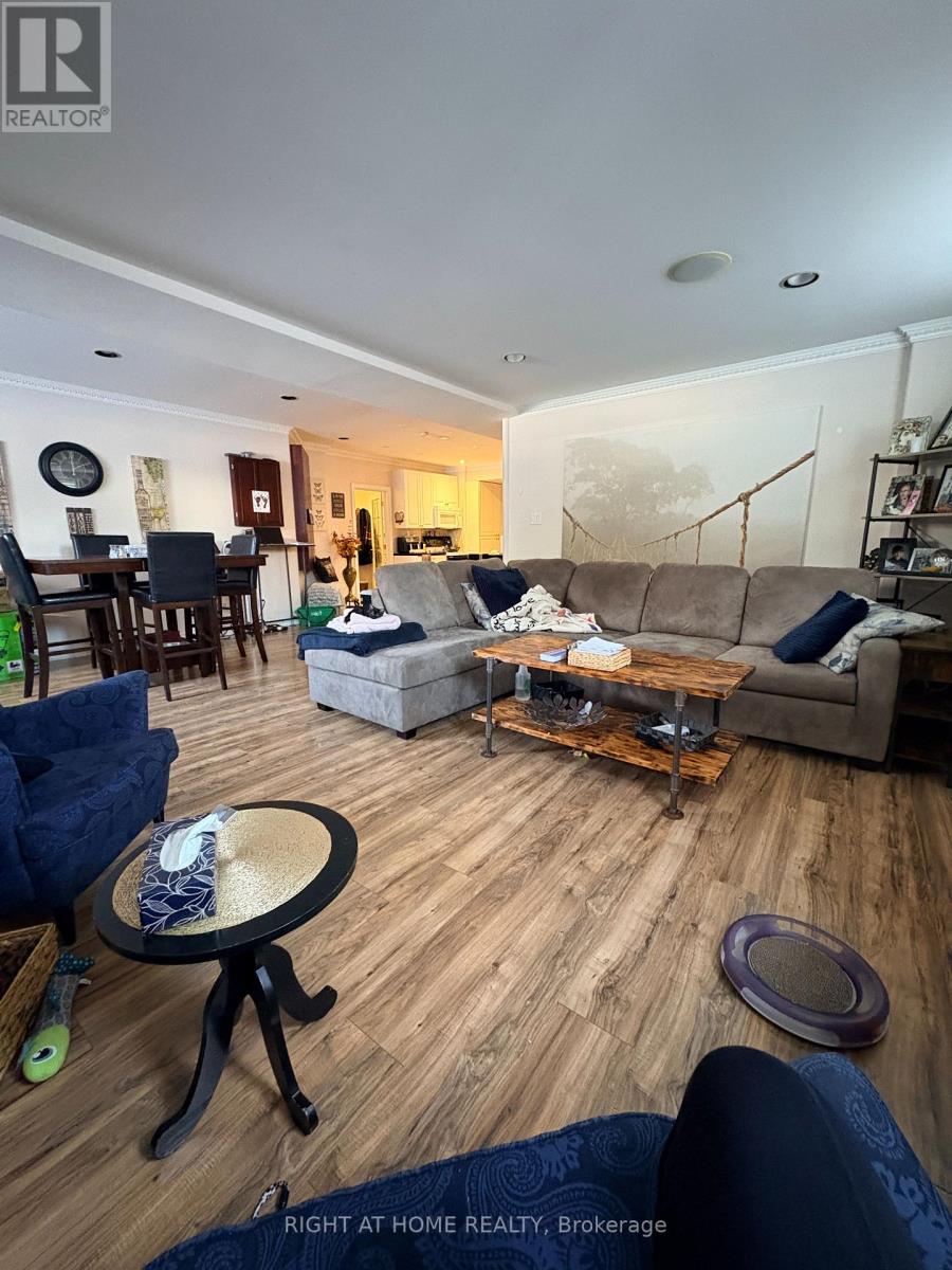 86 Peter Street, Markham, Ontario  L3P 2A6 - Photo 4 - N12804468