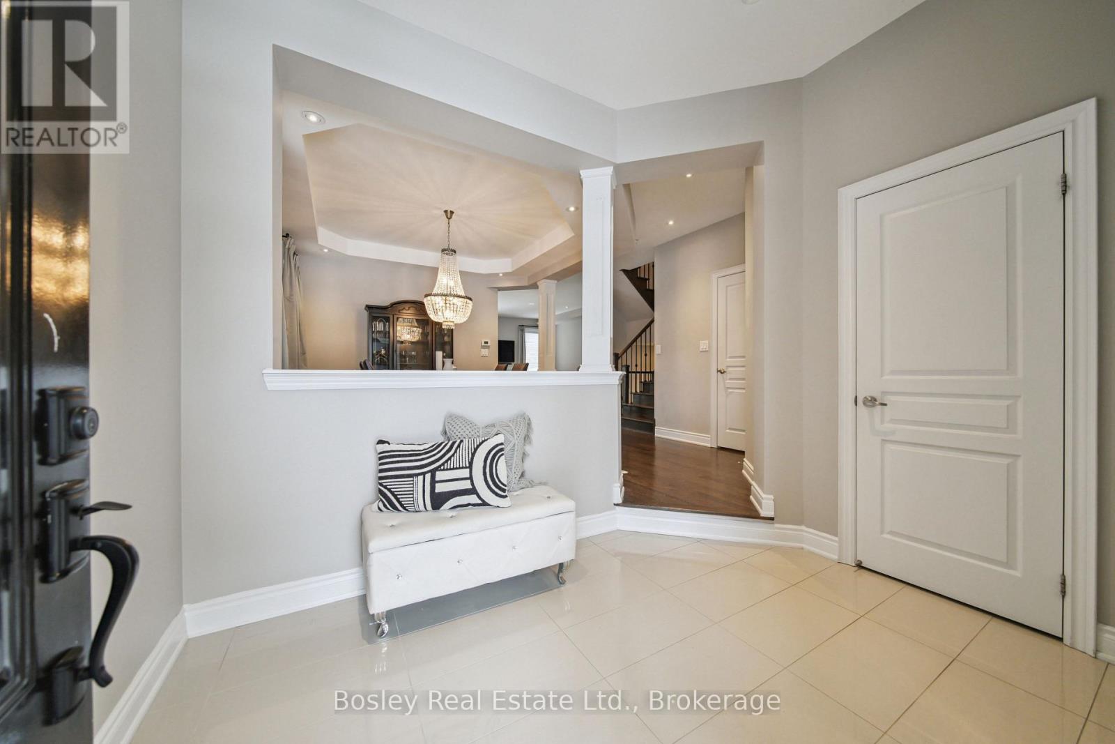 2343 Quetico Crescent, Oakville, Ontario  L6M 0R5 - Photo 4 - W12805966