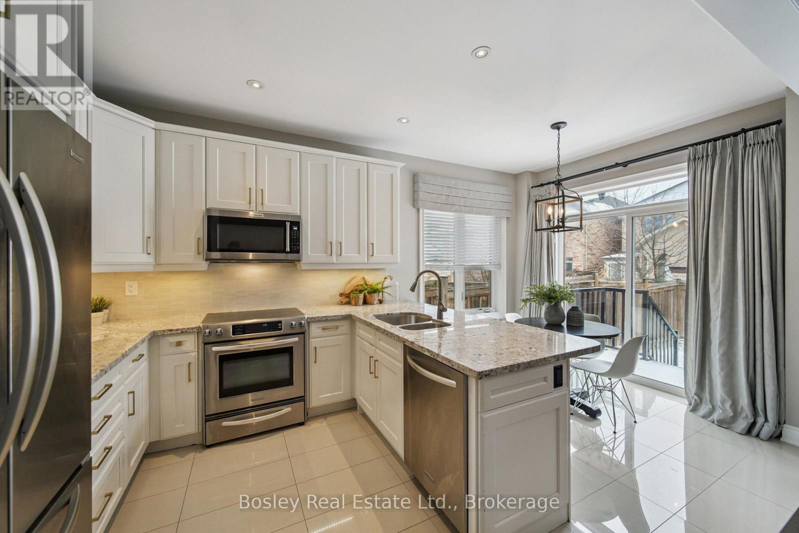 2343 Quetico Crescent, Oakville, Ontario  L6M 0R5 - Photo 9 - W12805966