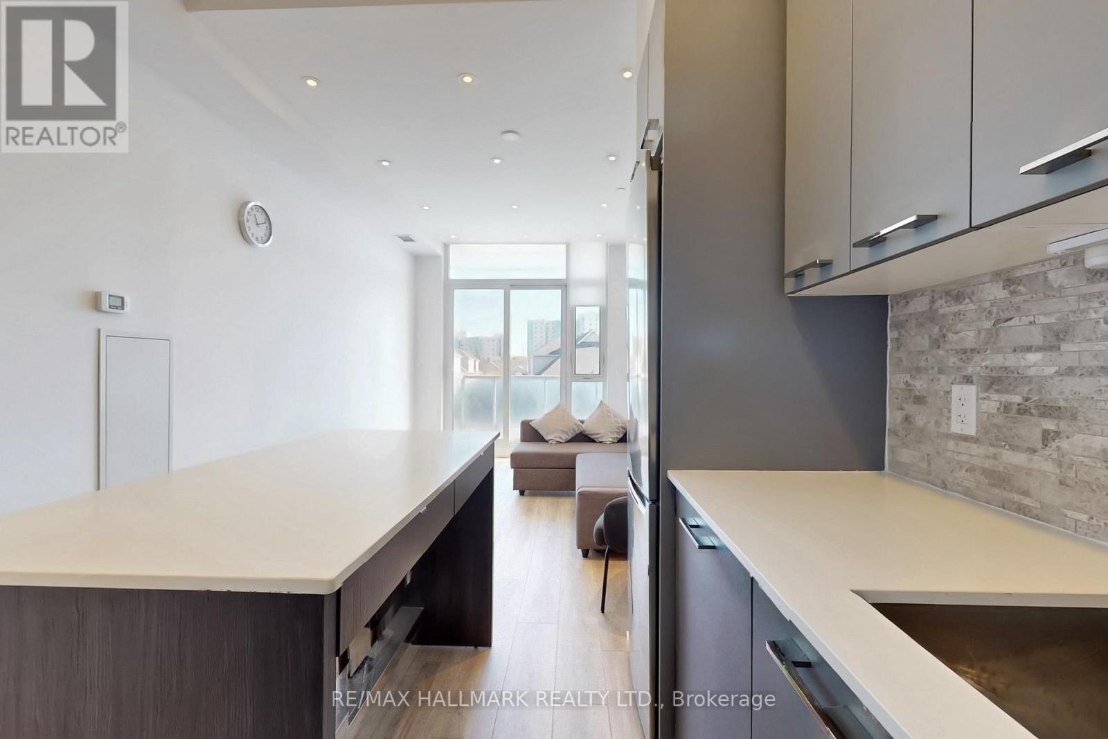 327 - 9471 Yonge Street, Richmond Hill, Ontario  L4C 0Z5 - Photo 7 - N12479594