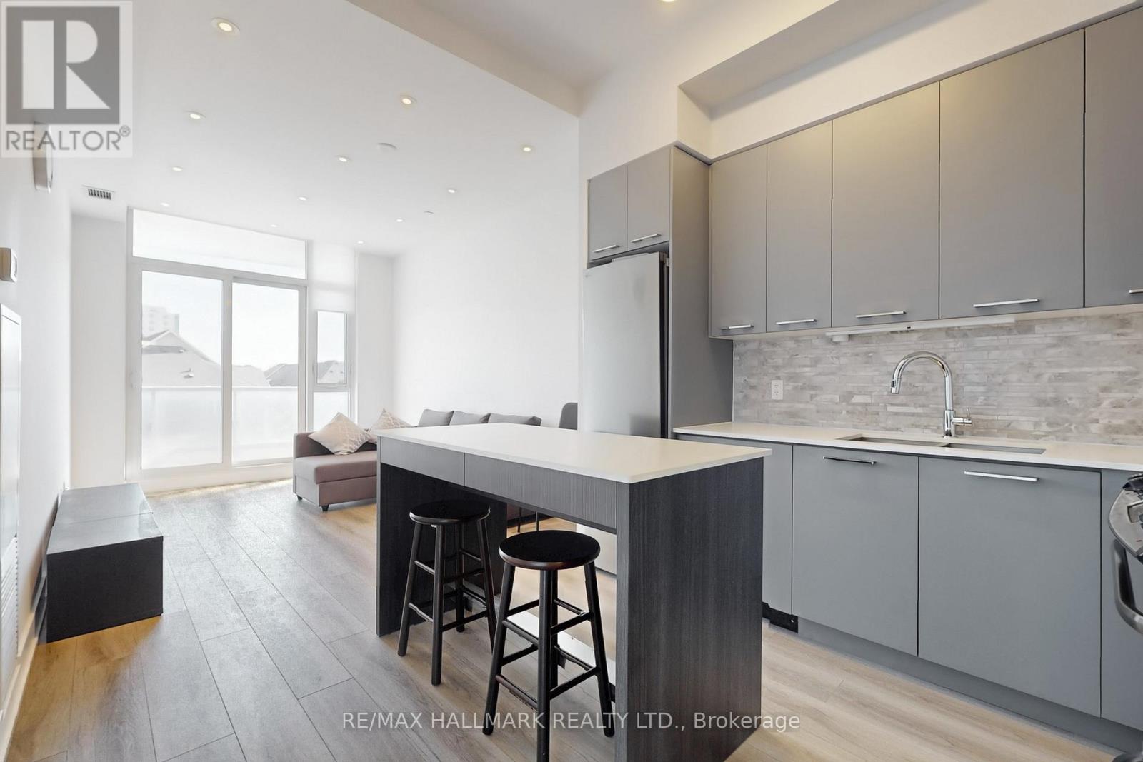 327 - 9471 Yonge Street, Richmond Hill, Ontario  L4C 0Z5 - Photo 6 - N12479594