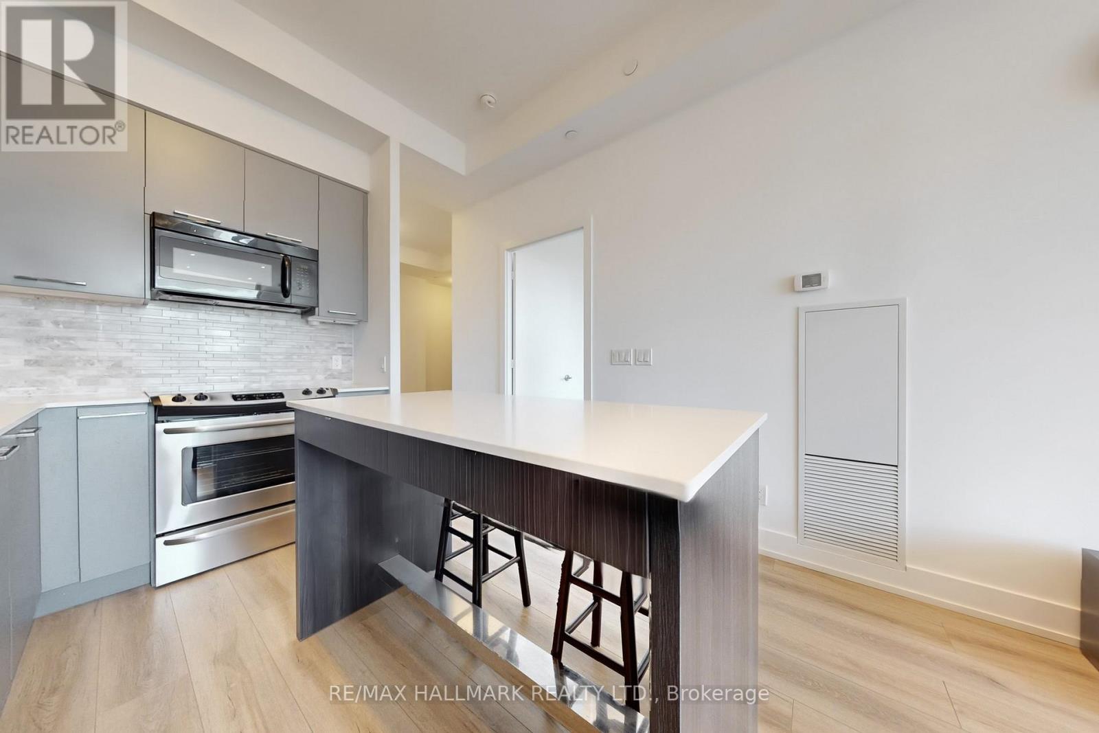 327 - 9471 Yonge Street, Richmond Hill, Ontario  L4C 0Z5 - Photo 5 - N12479594