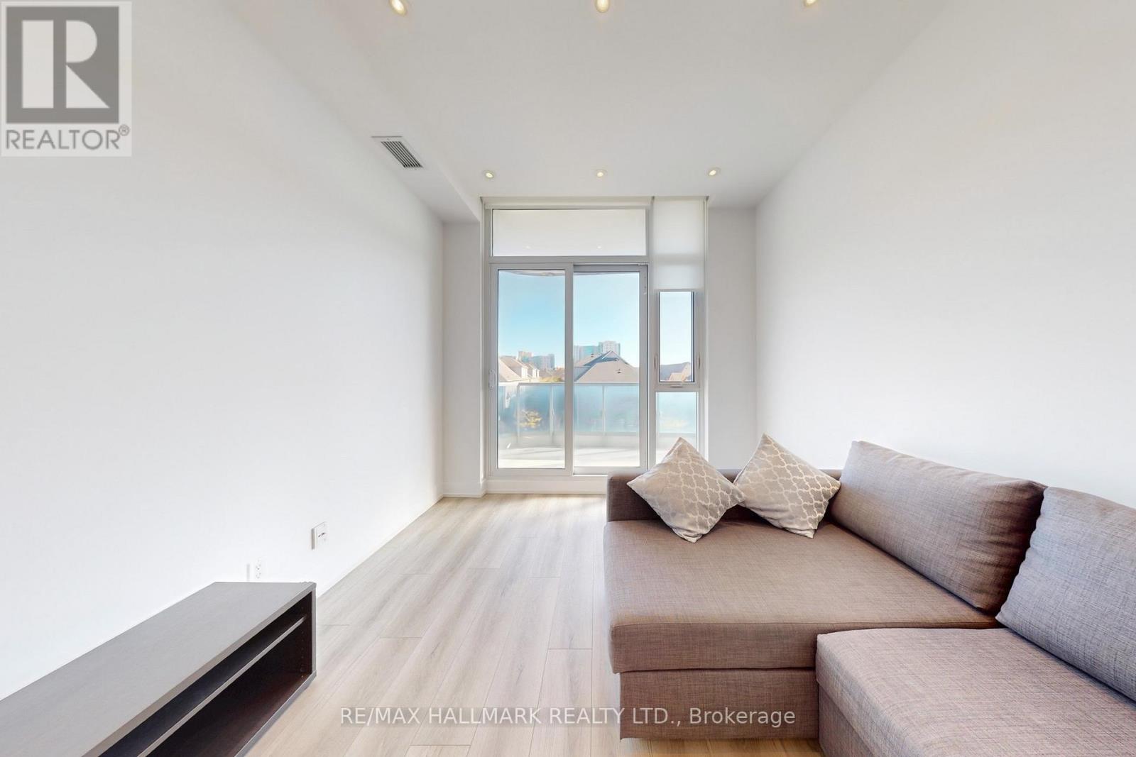 327 - 9471 Yonge Street, Richmond Hill, Ontario  L4C 0Z5 - Photo 8 - N12479594