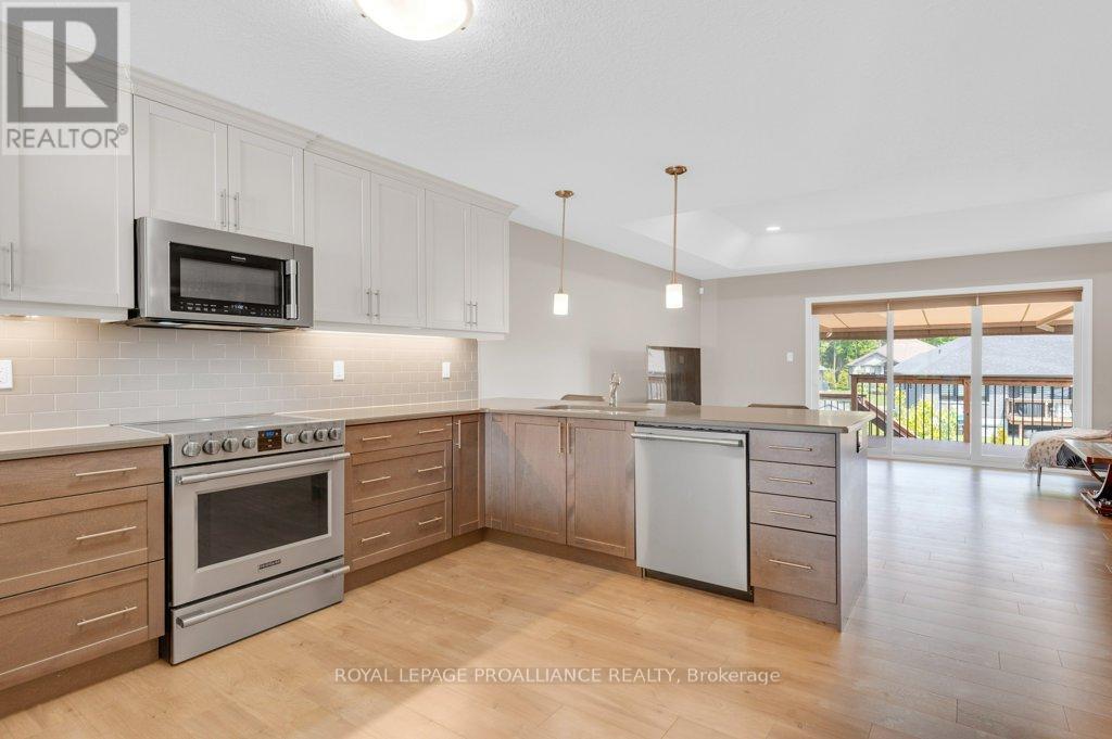 44 Liberty Crescent, Quinte West (Murray Ward), Ontario  K8V 0B7 - Photo 17 - X12806110