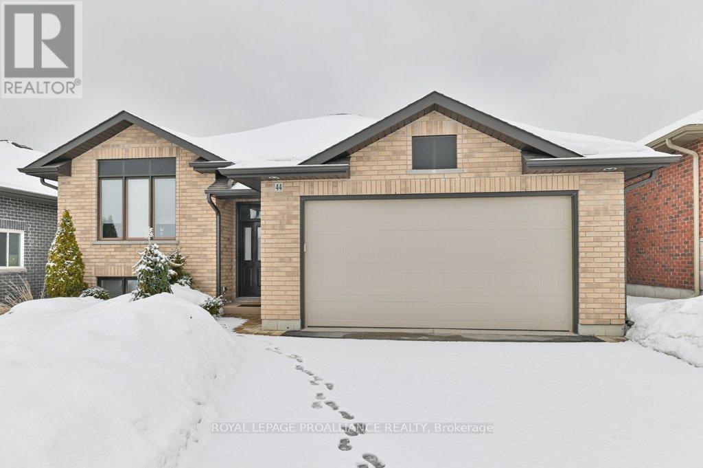 44 Liberty Crescent, Quinte West (Murray Ward), Ontario  K8V 0B7 - Photo 4 - X12806110