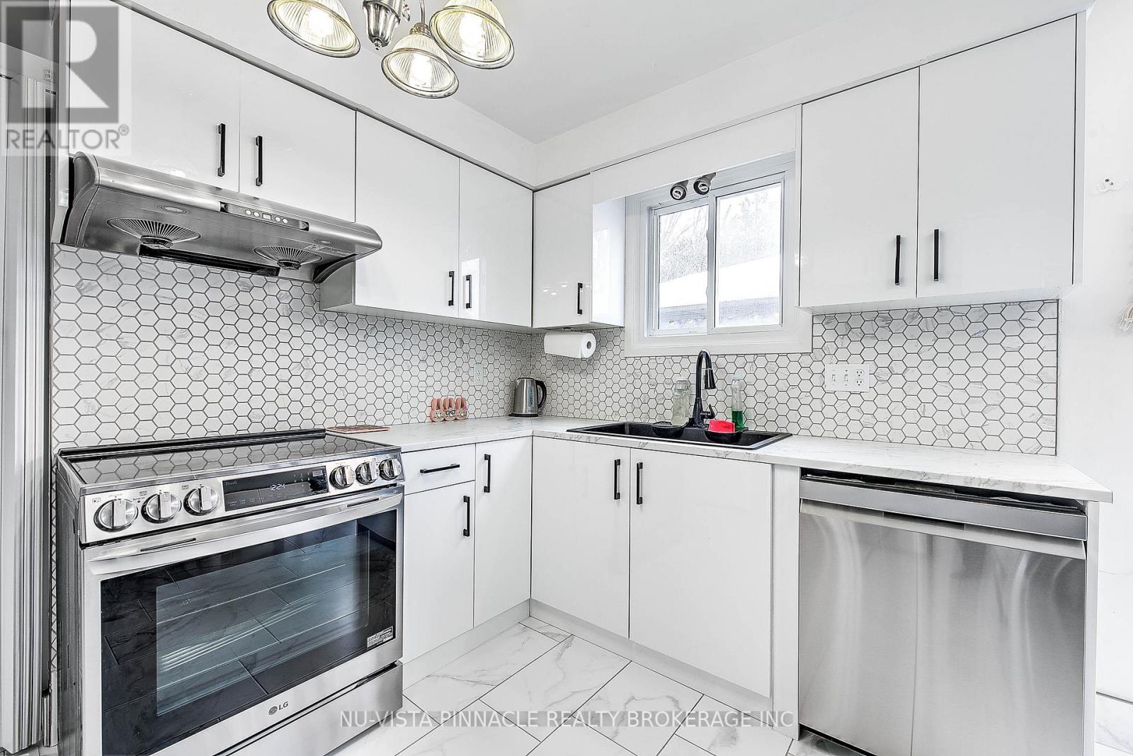 Photo 11 of 37 for 34 Rosamond Crescent