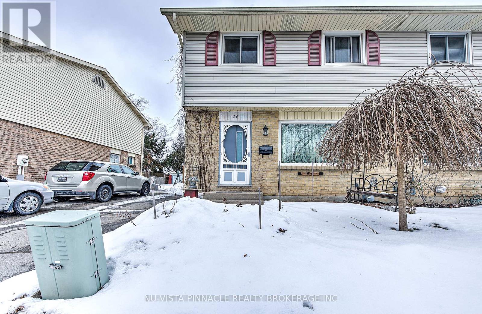 Photo 3 of 37 for 34 Rosamond Crescent