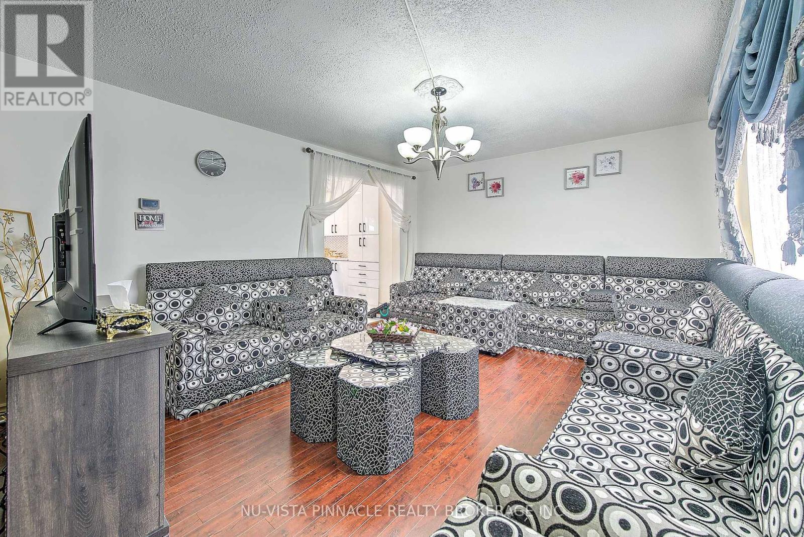 Photo 5 of 37 for 34 Rosamond Crescent