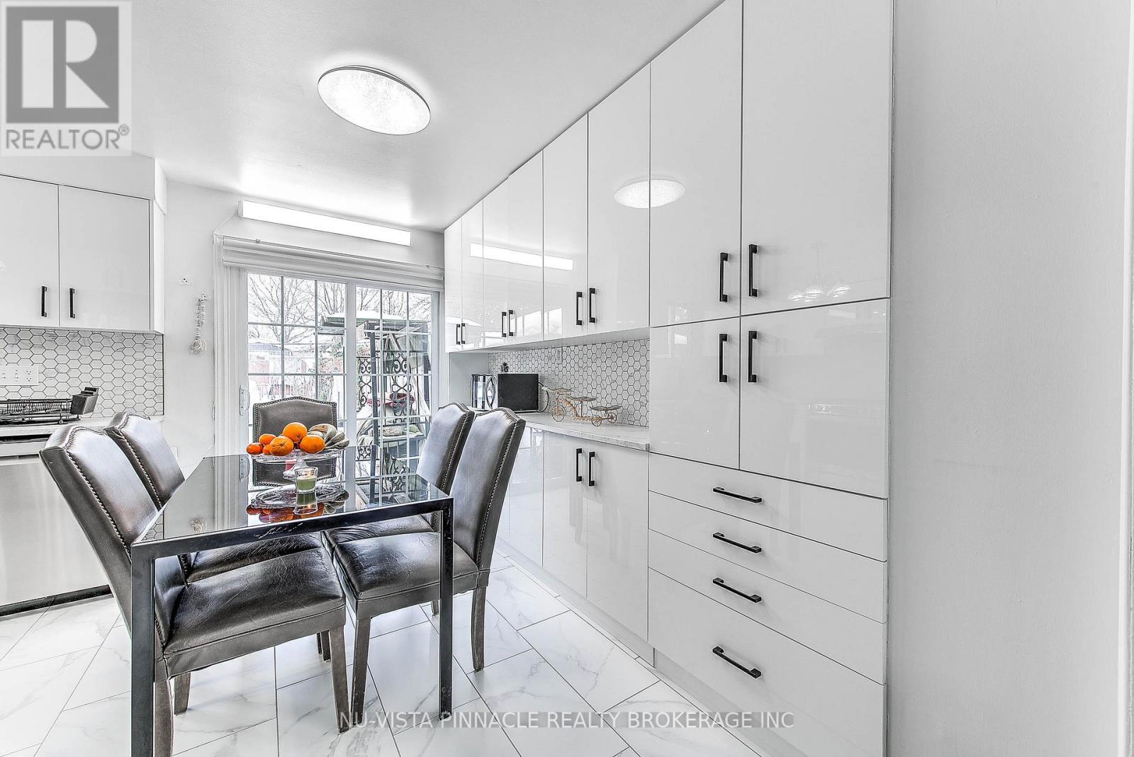 Photo 9 of 37 for 34 Rosamond Crescent