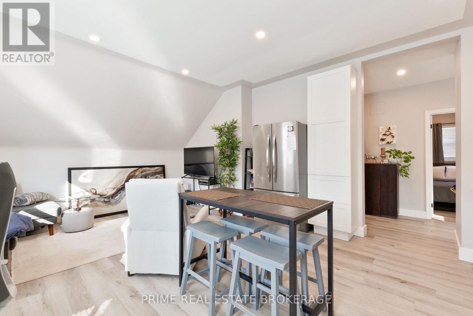 Photo 10 of 41 for 95 Elgin Street