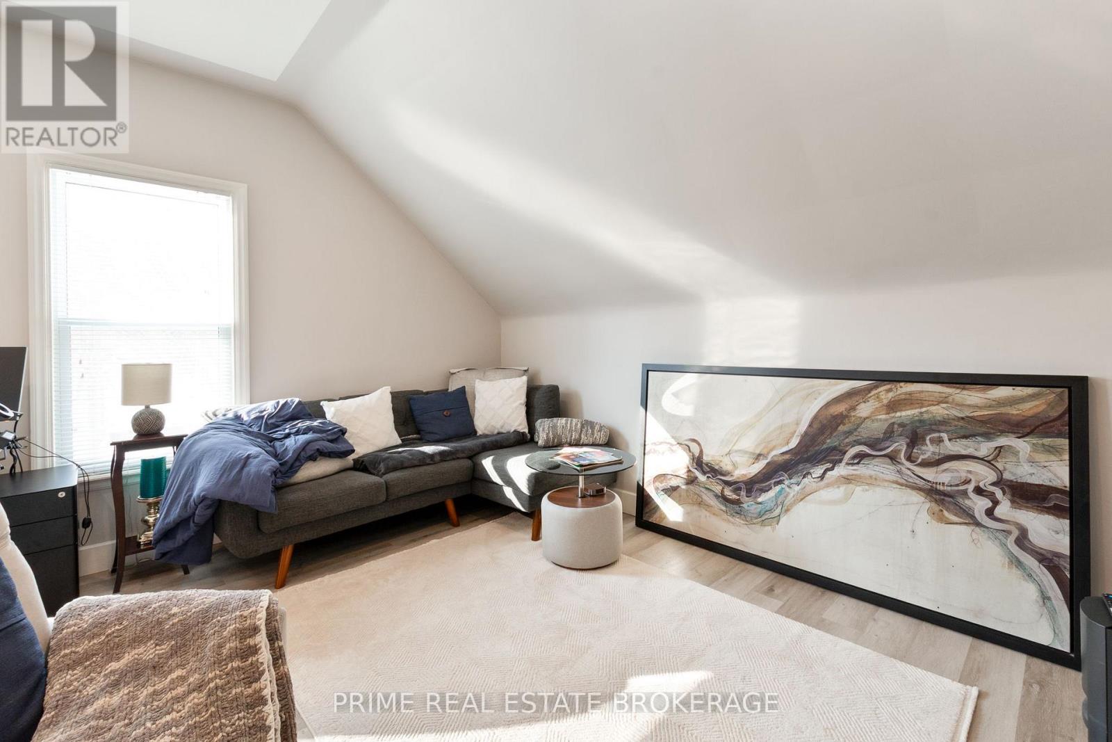 Photo 11 of 41 for 95 Elgin Street