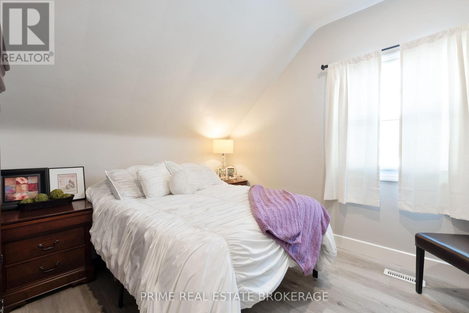 Photo 16 of 41 for 95 Elgin Street