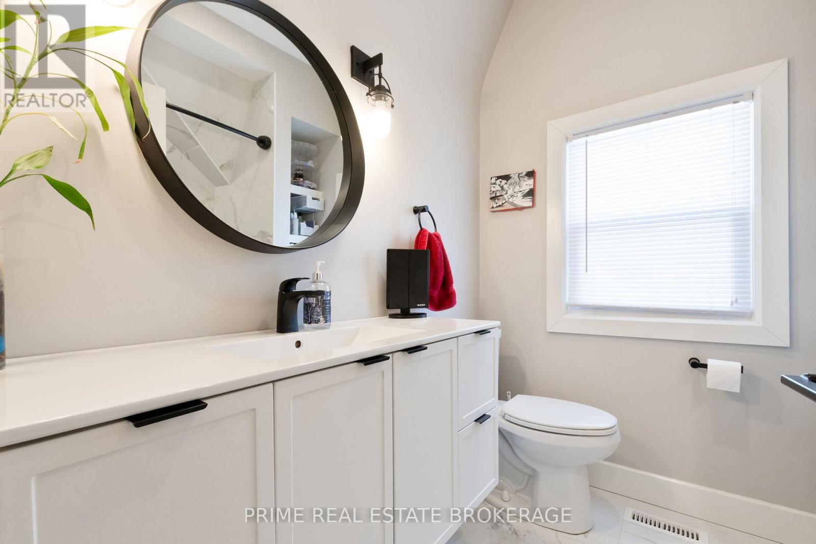 Photo 18 of 41 for 95 Elgin Street