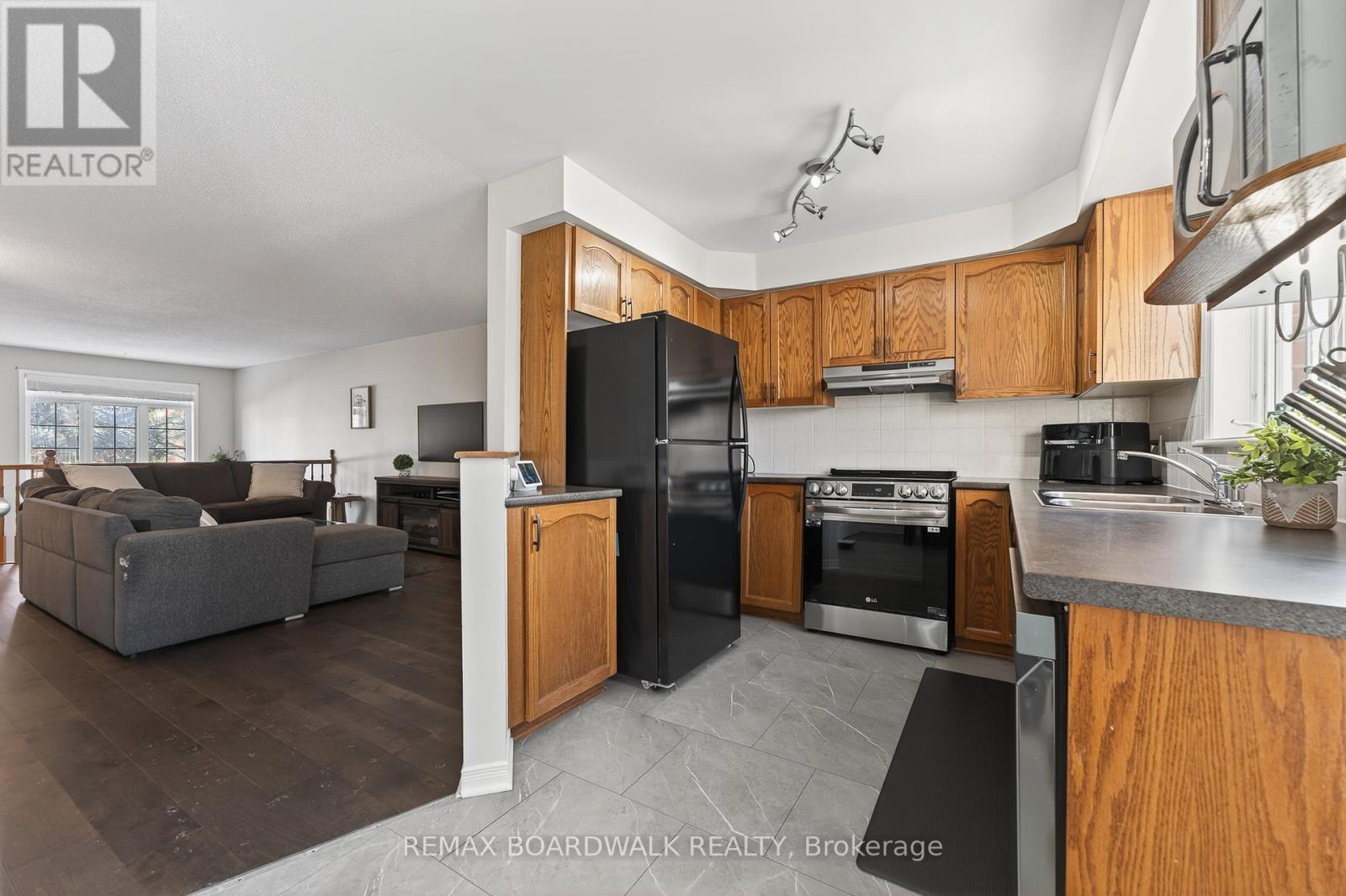 165 - 70 Edenvale Drive, Ottawa, Ontario  K2K 3N6 - Photo 8 - X12805916