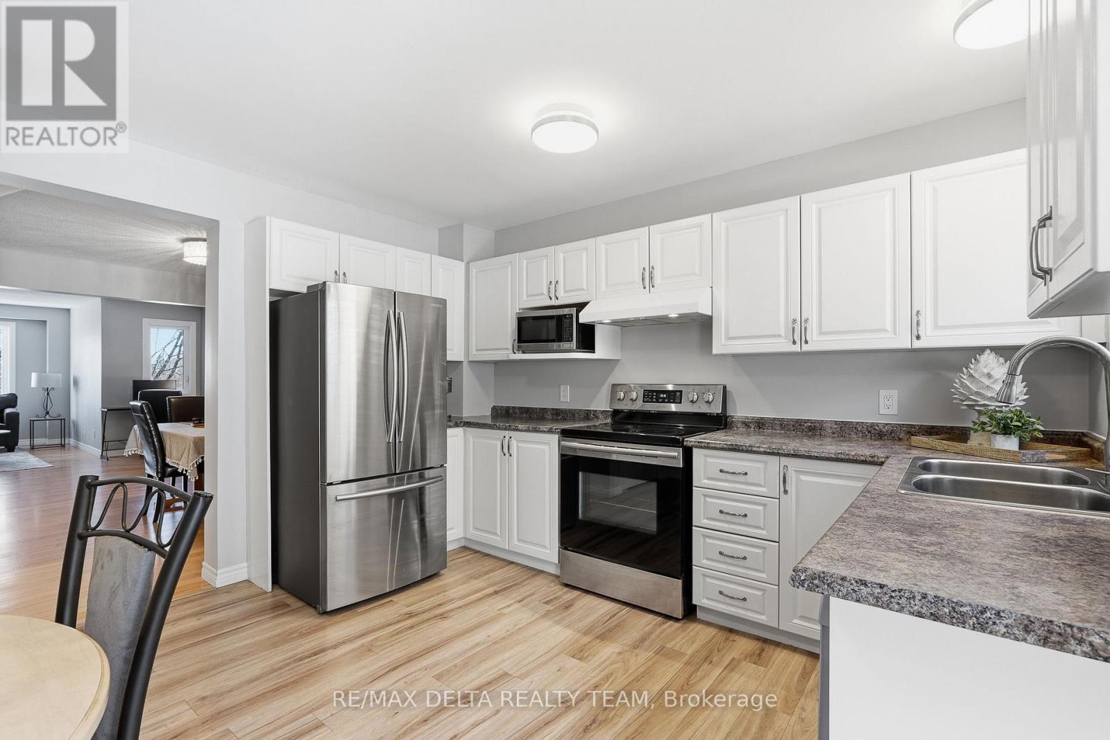 198 Provender Avenue, Ottawa, Ontario  K1K 4N7 - Photo 13 - X12805988