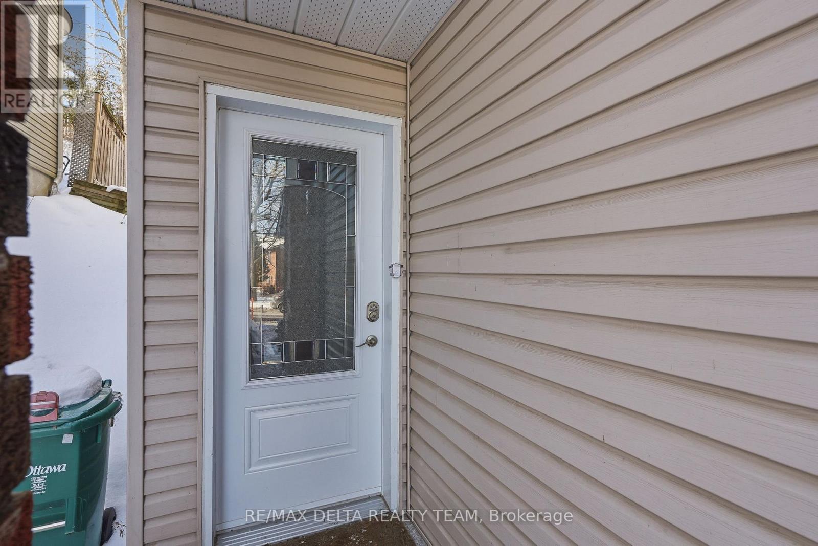 198 Provender Avenue, Ottawa, Ontario  K1K 4N7 - Photo 2 - X12805988