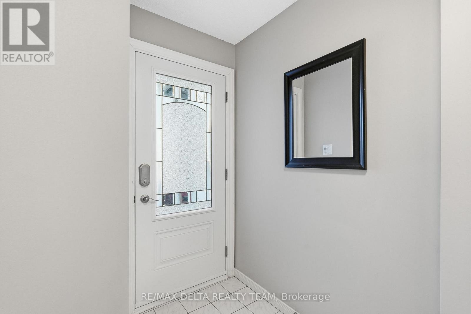 198 Provender Avenue, Ottawa, Ontario  K1K 4N7 - Photo 3 - X12805988