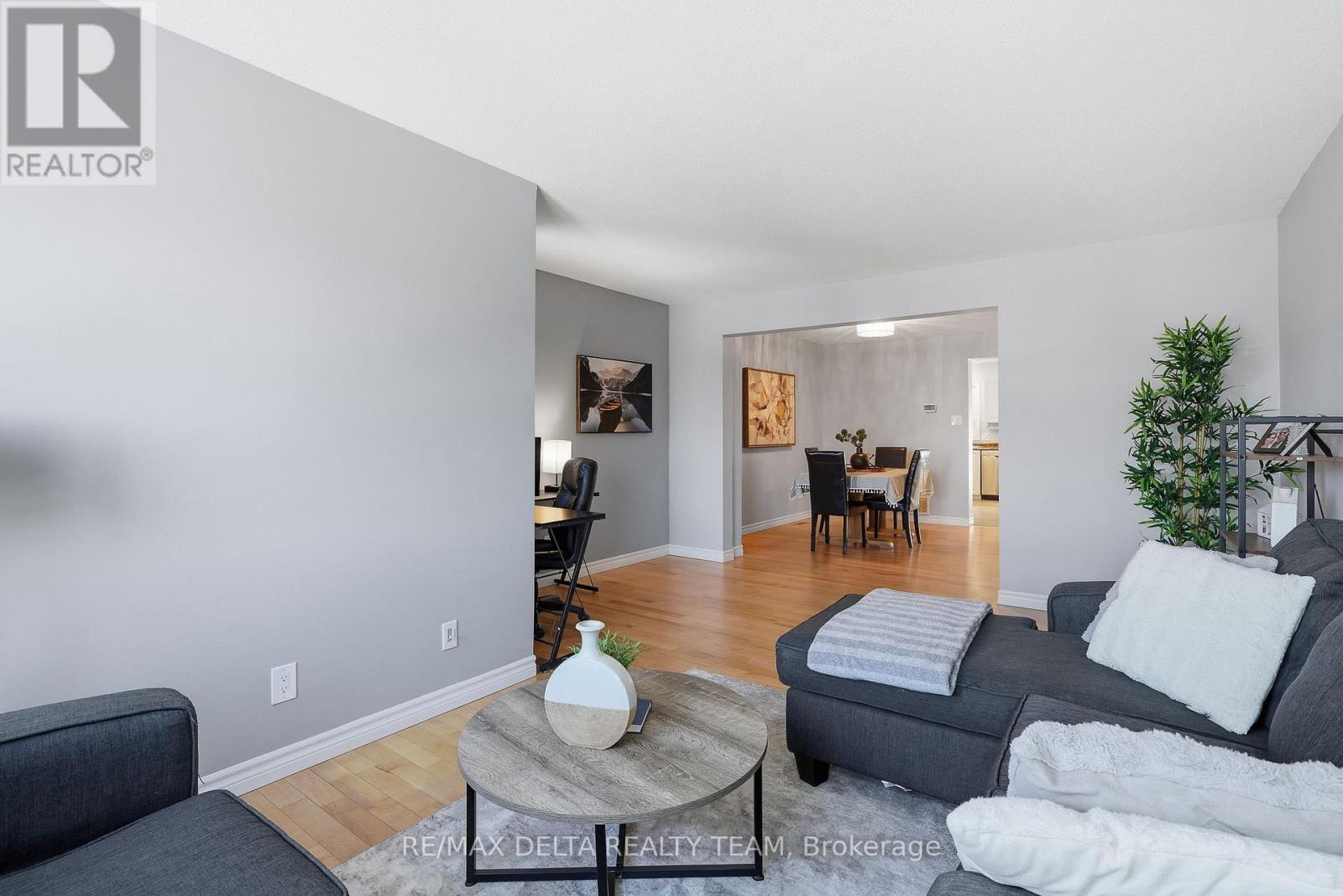 198 Provender Avenue, Ottawa, Ontario  K1K 4N7 - Photo 7 - X12805988