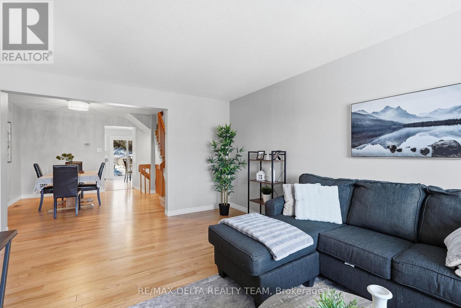 198 Provender Avenue, Ottawa, Ontario  K1K 4N7 - Photo 8 - X12805988