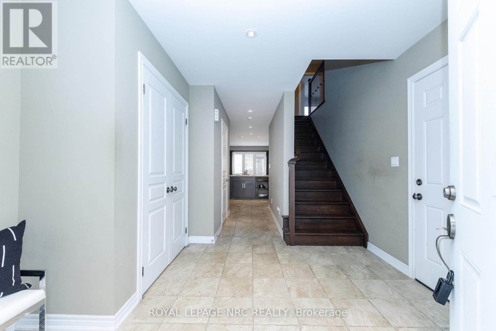 61 Haig Street, St. Catharines, Ontario  L2R 6K7 - Photo 2 - X12805888