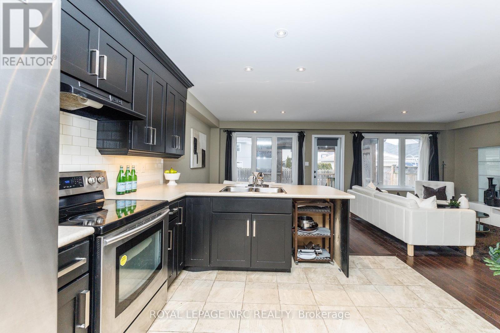 61 Haig Street, St. Catharines, Ontario  L2R 6K7 - Photo 4 - X12805888