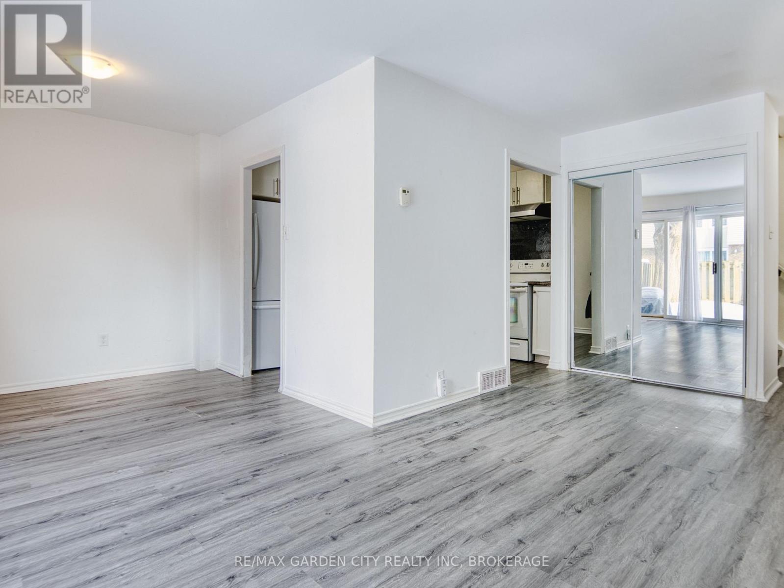 176-17 Old Pine Trail, St. Catharines, Ontario  L2M 6P9 - Photo 2 - X12806024