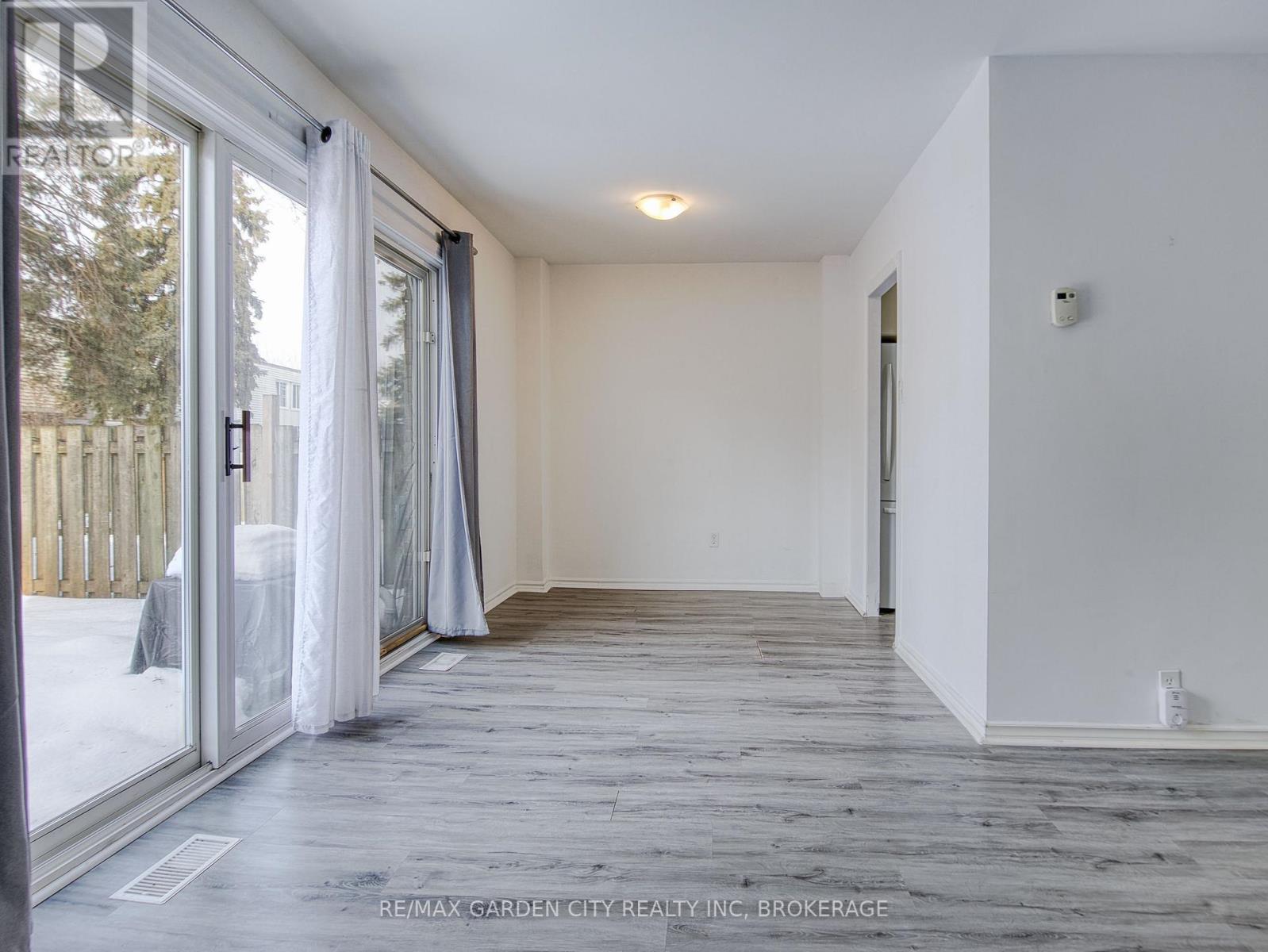 176-17 Old Pine Trail, St. Catharines, Ontario  L2M 6P9 - Photo 3 - X12806024