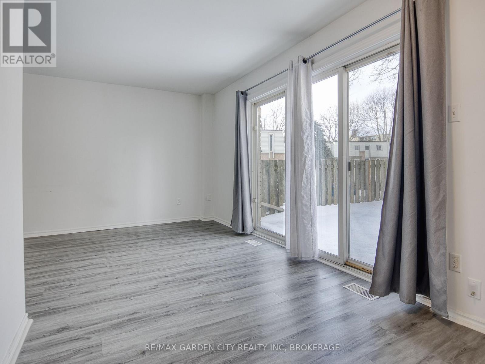 176-17 Old Pine Trail, St. Catharines, Ontario  L2M 6P9 - Photo 4 - X12806024