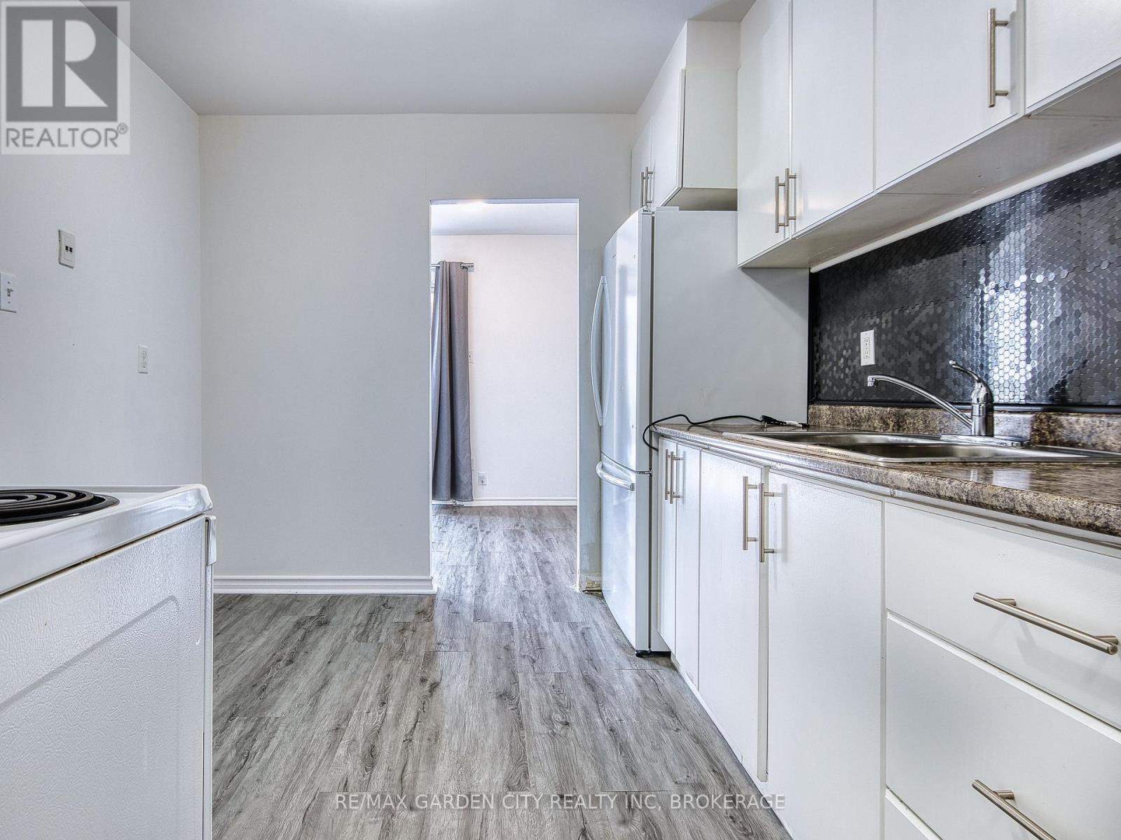 176-17 Old Pine Trail, St. Catharines, Ontario  L2M 6P9 - Photo 7 - X12806024