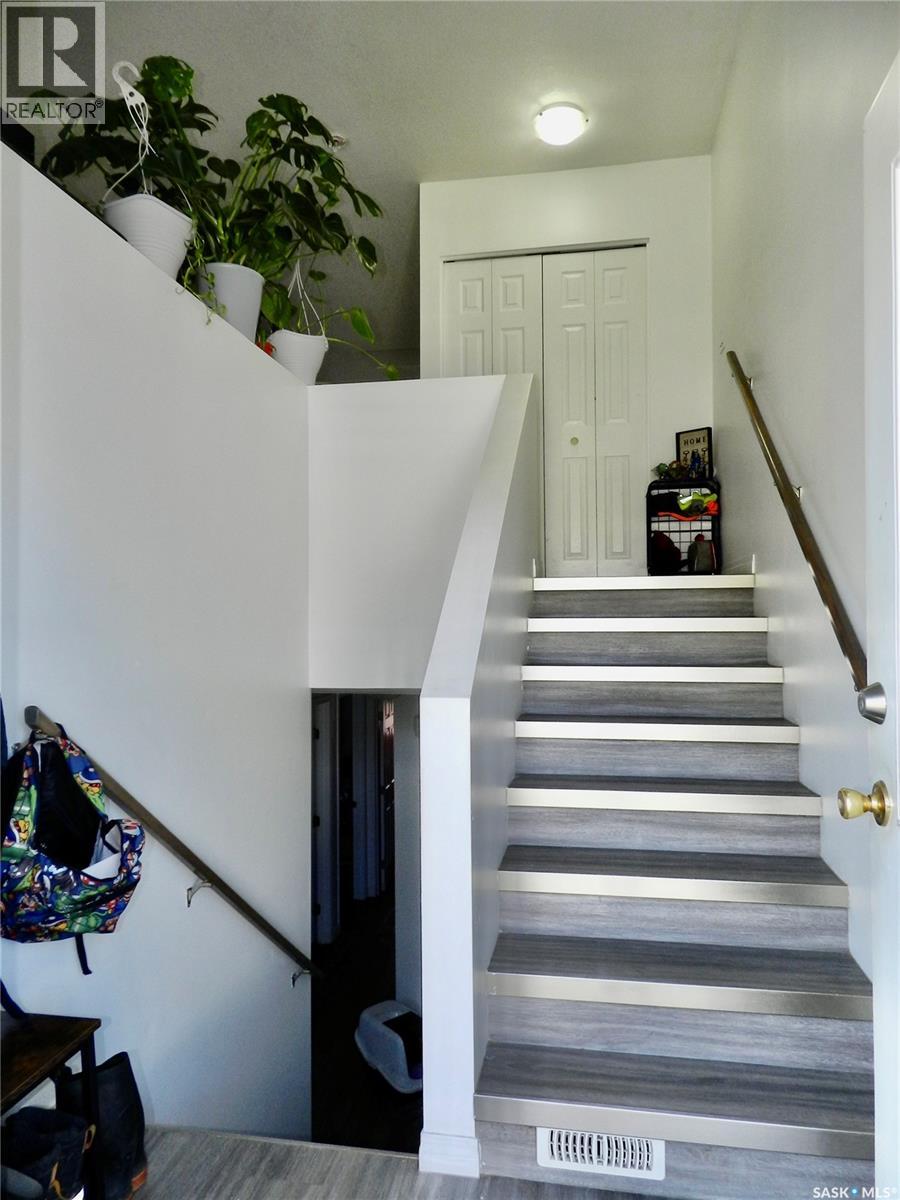 907 Ominica Street E, Moose Jaw, Saskatchewan  S6H 0J1 - Photo 5 - SK019775