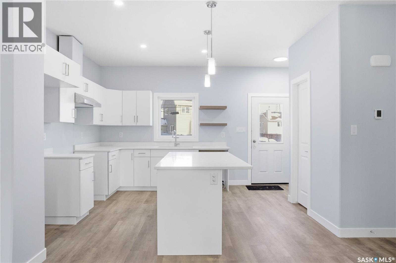 857 Elliott Street, Regina, Saskatchewan  S4N 3E3 - Photo 5 - SK028877