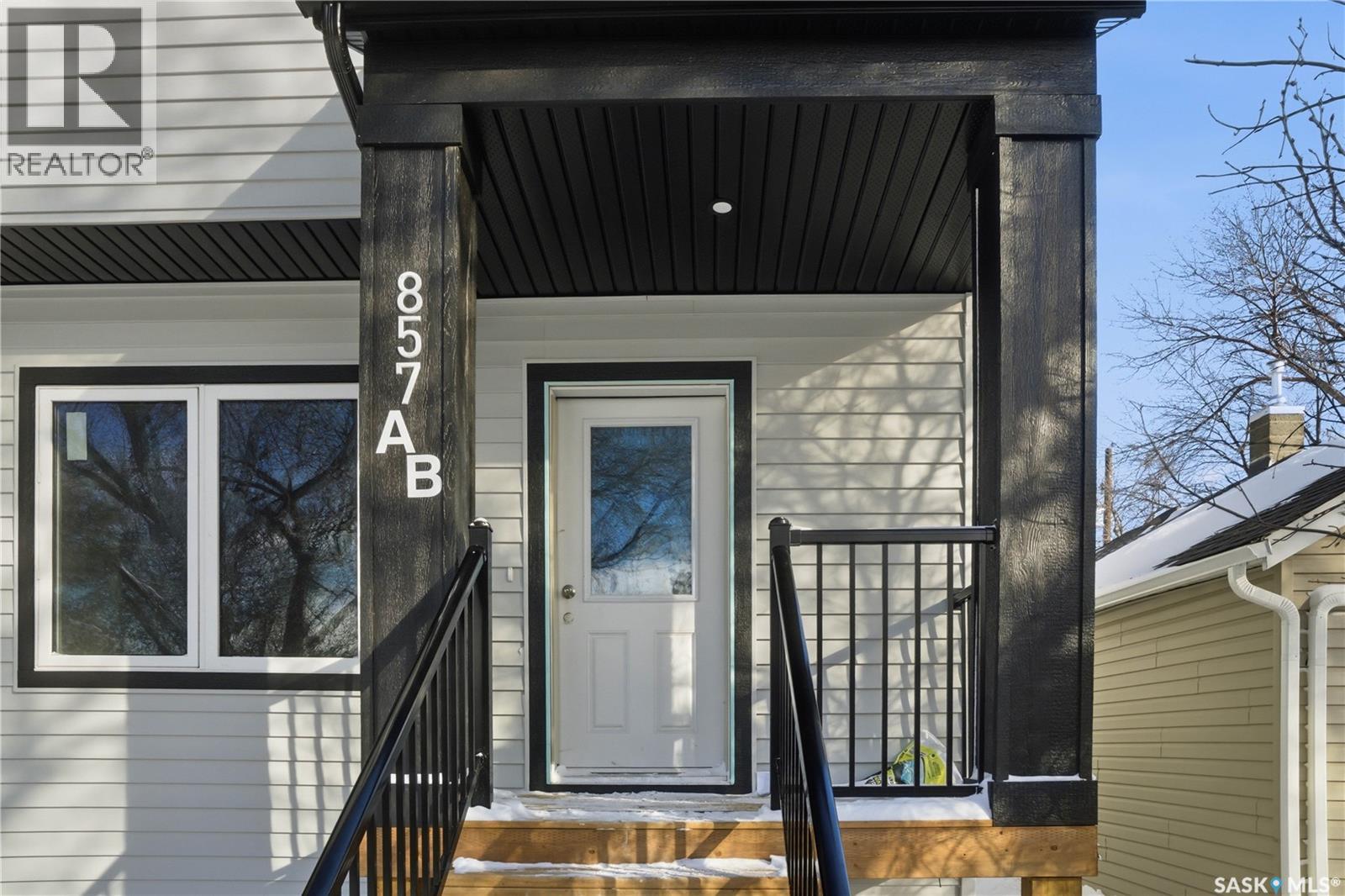 857 Elliott Street, Regina, Saskatchewan  S4N 3E3 - Photo 2 - SK028877