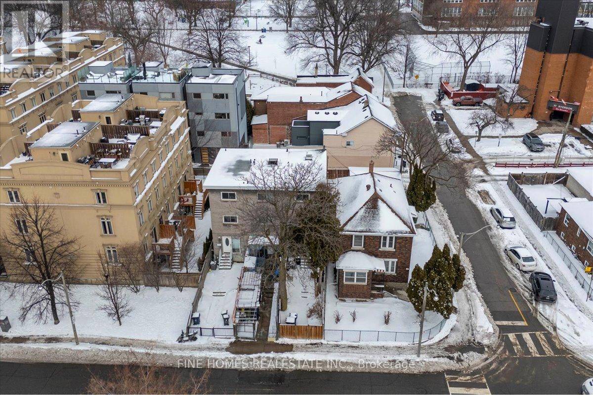 48 Carr Street, Toronto, Ontario  M5T 1B7 - Photo 3 - C12805982