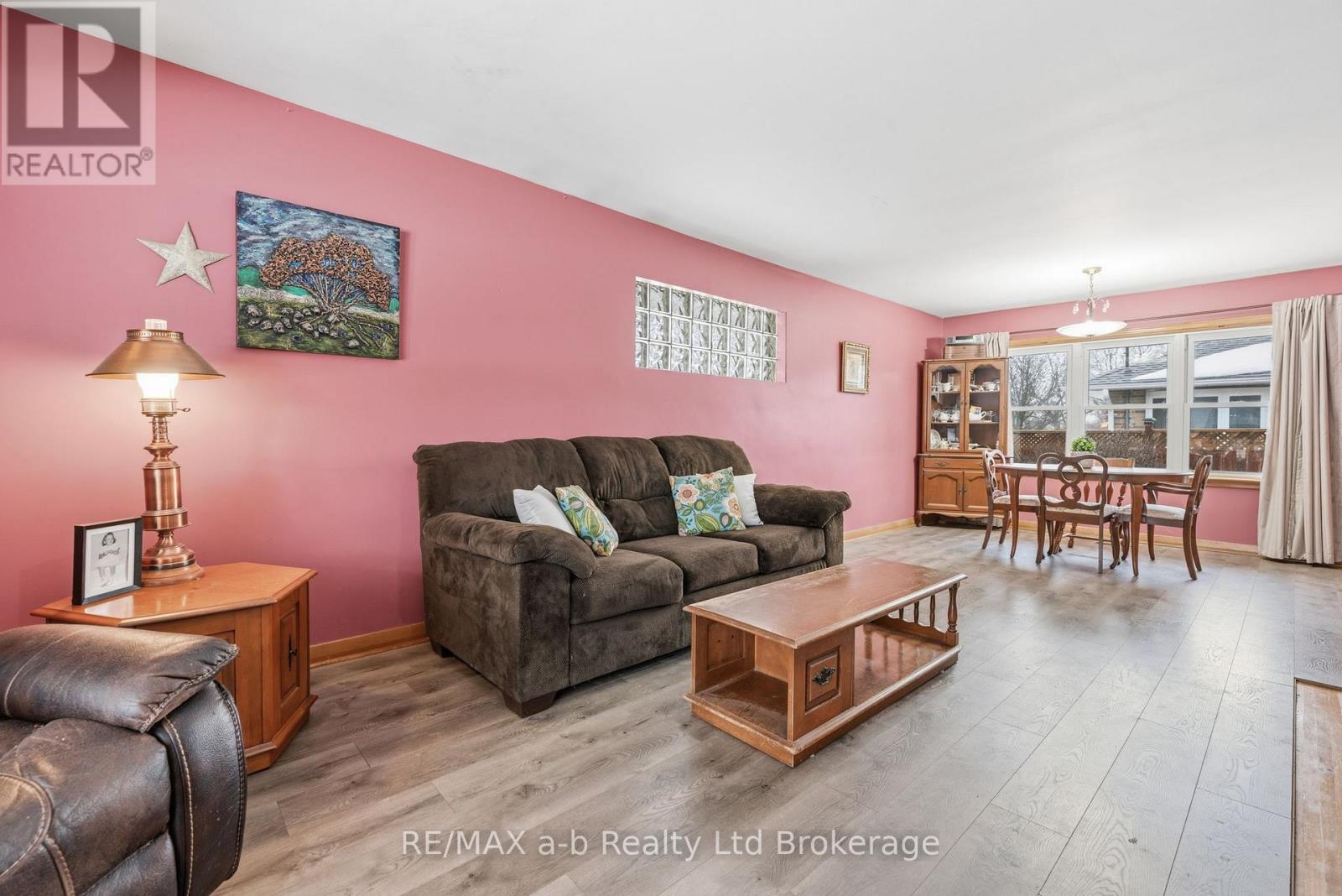 537 Fair Street, Woodstock (Woodstock - North), Ontario  N4S 5V1 - Photo 5 - X12806026