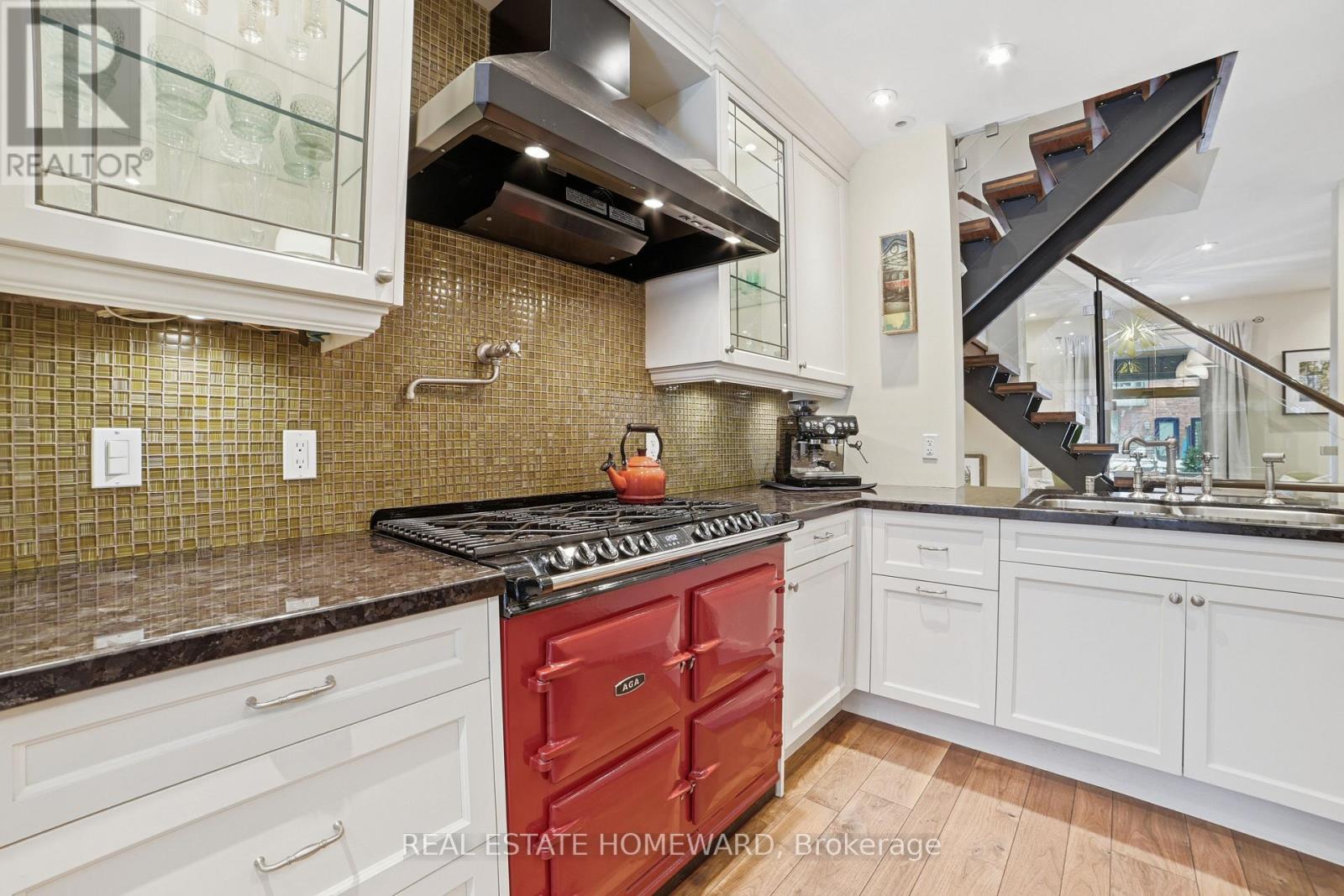 101 Bertmount Avenue, Toronto, Ontario  M4M 2X8 - Photo 6 - E12805942