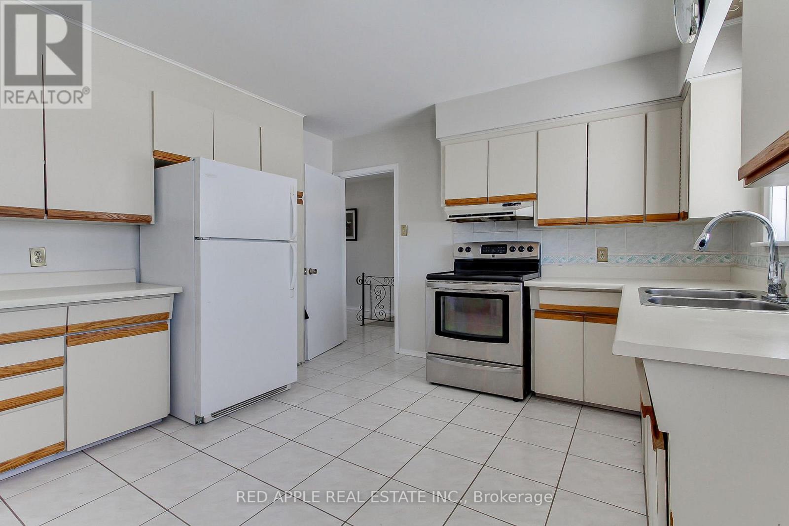 24187 Warden Avenue, Georgina, Ontario  L4P 3E9 - Photo 6 - N12805884