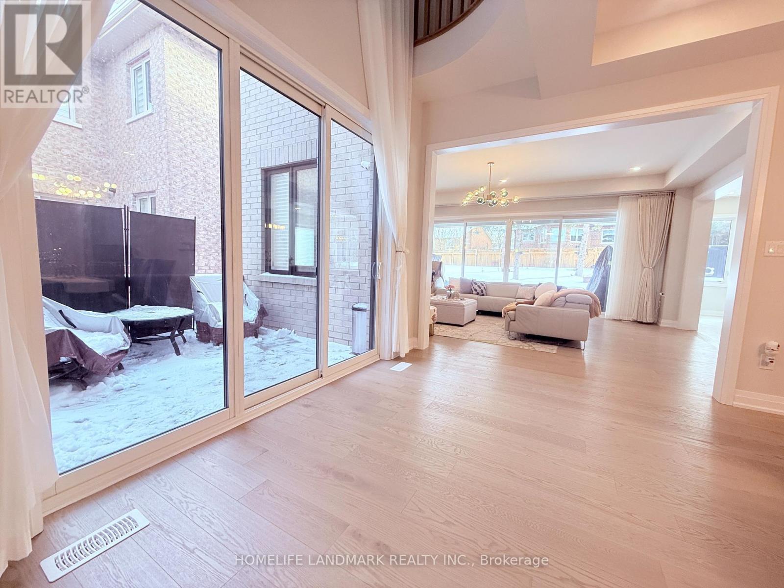 37 Wallace Merchant Court, Aurora (Aurora Highlands), Ontario  L4A 4A5 - Photo 8 - N12806018