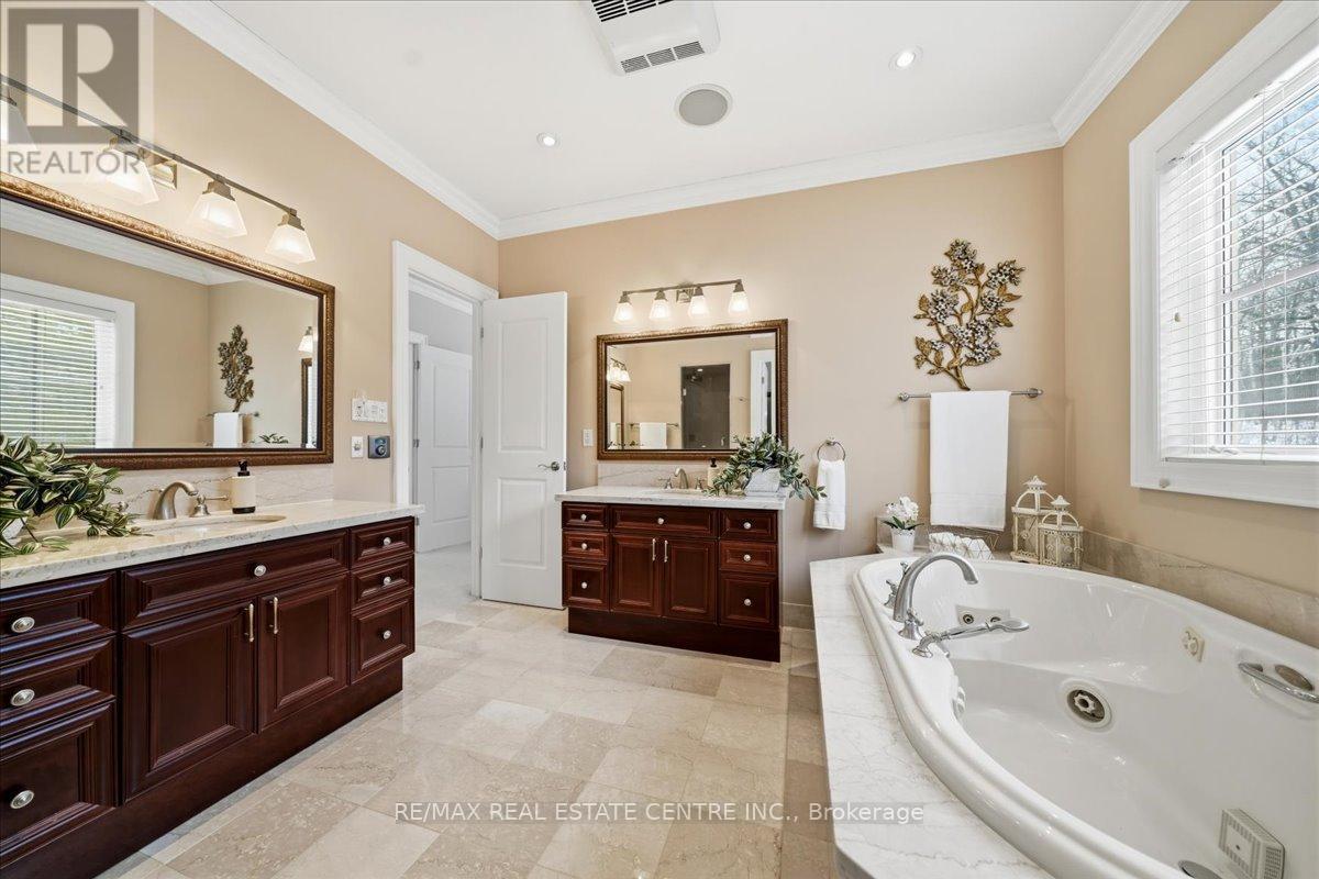 65 Kingswood Drive, King, Ontario  L7B 1K8 - Photo 24 - N12806104