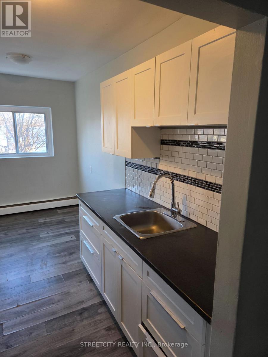 34 - 220 Ashland Avenue, London East (East M), Ontario  N5W 4E4 - Photo 8 - X12777306