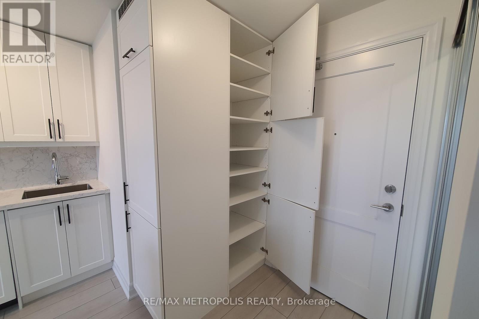 3111 - 30 Elm Drive W, Mississauga (Fairview), Ontario  L5B 0N6 - Photo 8 - W12805902