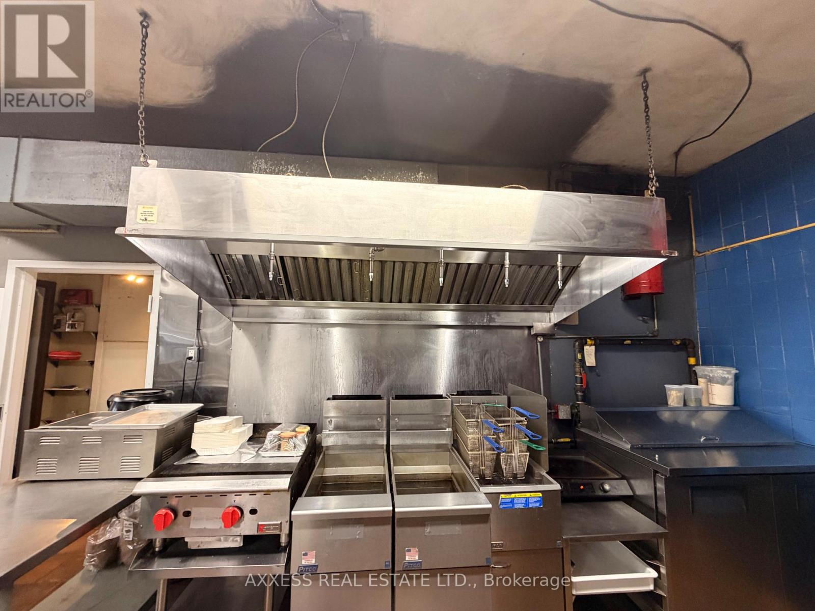 3747 Lake Shore Boulevard W, Toronto (Long Branch), Ontario  M8W 1P9 - Photo 3 - W12805906