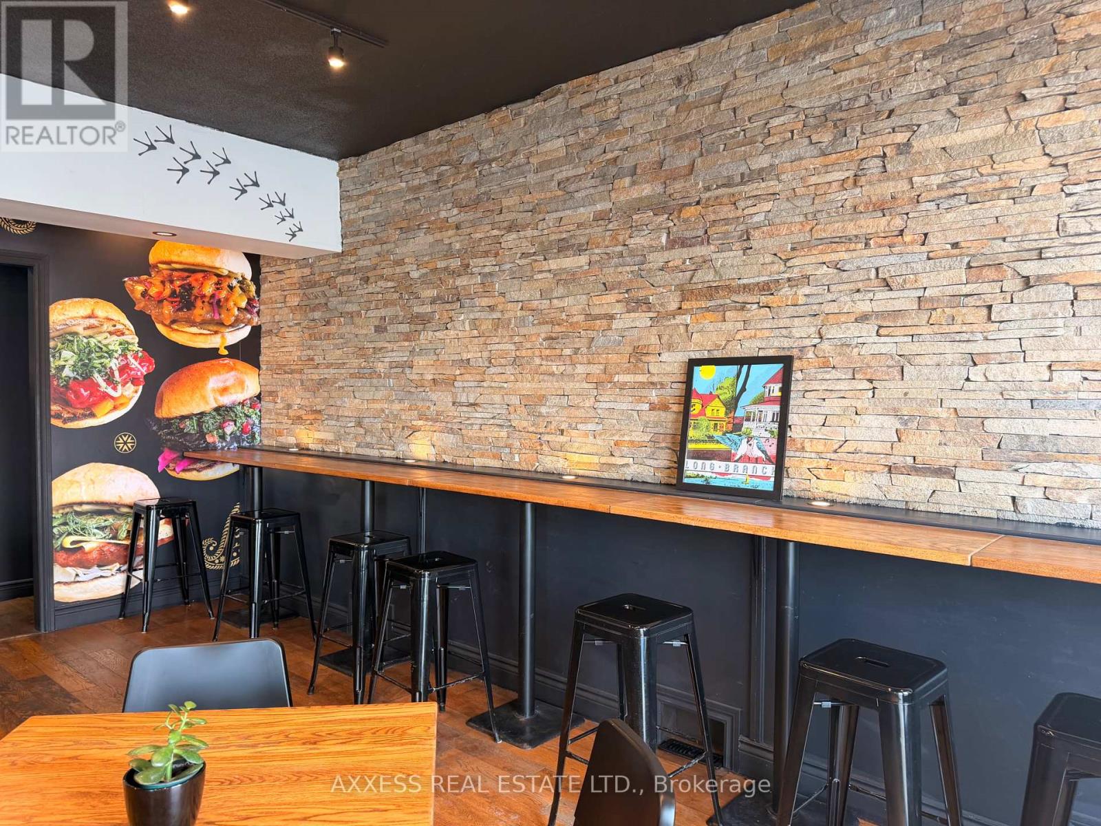 3747 Lake Shore Boulevard W, Toronto (Long Branch), Ontario  M8W 1P9 - Photo 9 - W12805906