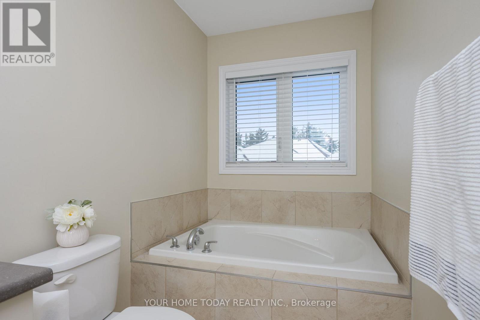 37 Ridgegate Crescent, Halton Hills (Georgetown), Ontario  L7G 0L6 - Photo 20 - W12805918