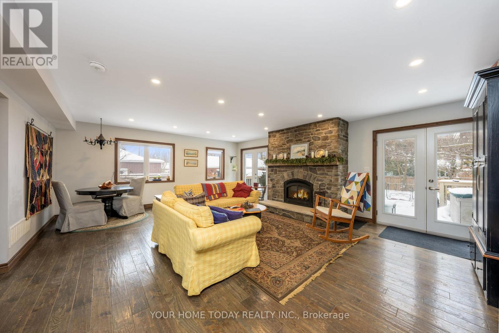 20 Elgin Street, Halton Hills (Georgetown), Ontario  L7G 3M3 - Photo 15 - W12805924