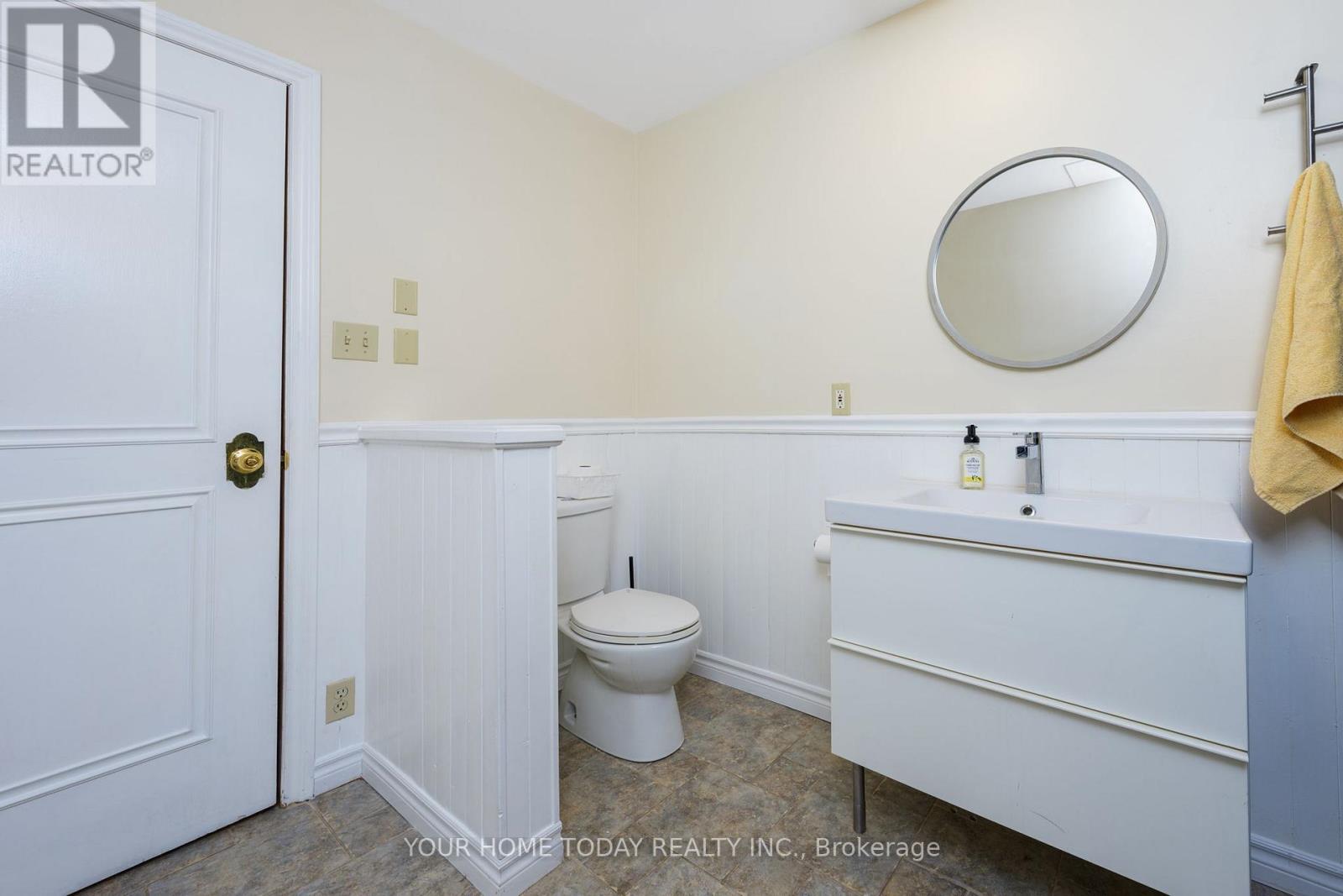 20 Elgin Street, Halton Hills (Georgetown), Ontario  L7G 3M3 - Photo 19 - W12805924