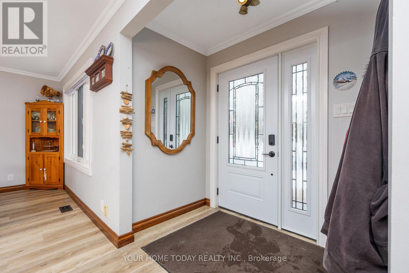 20 Elgin Street, Halton Hills (Georgetown), Ontario  L7G 3M3 - Photo 5 - W12805924