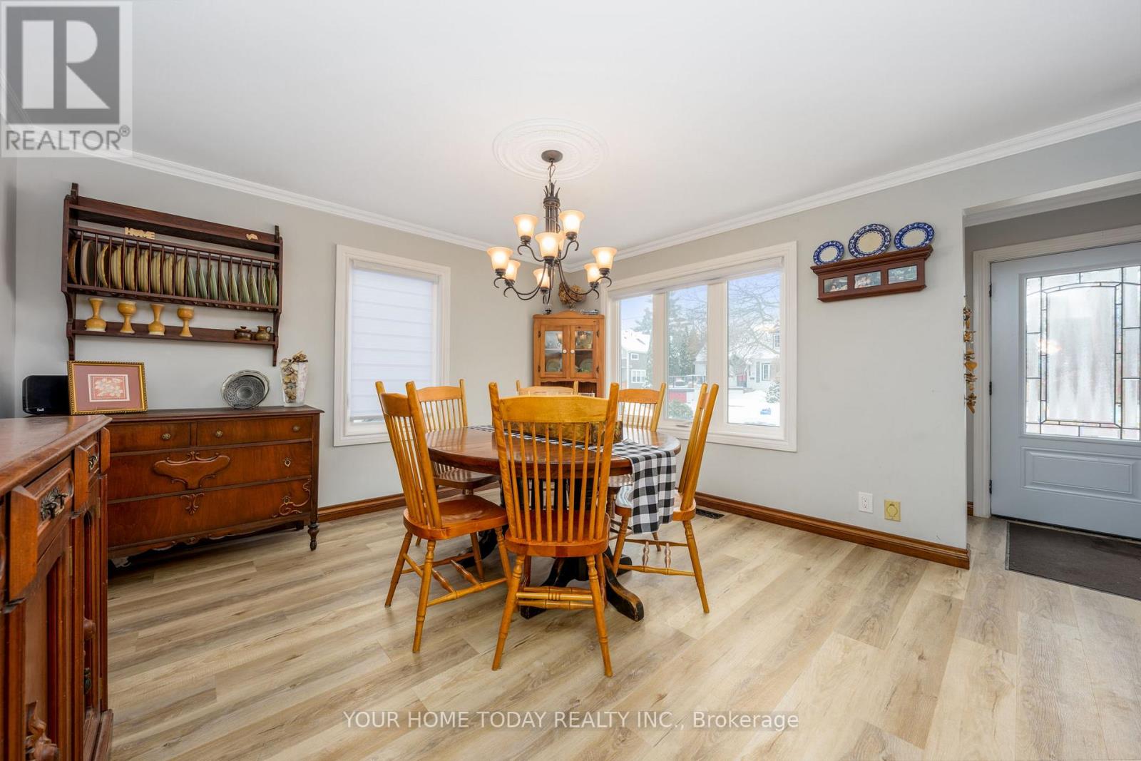 20 Elgin Street, Halton Hills (Georgetown), Ontario  L7G 3M3 - Photo 8 - W12805924